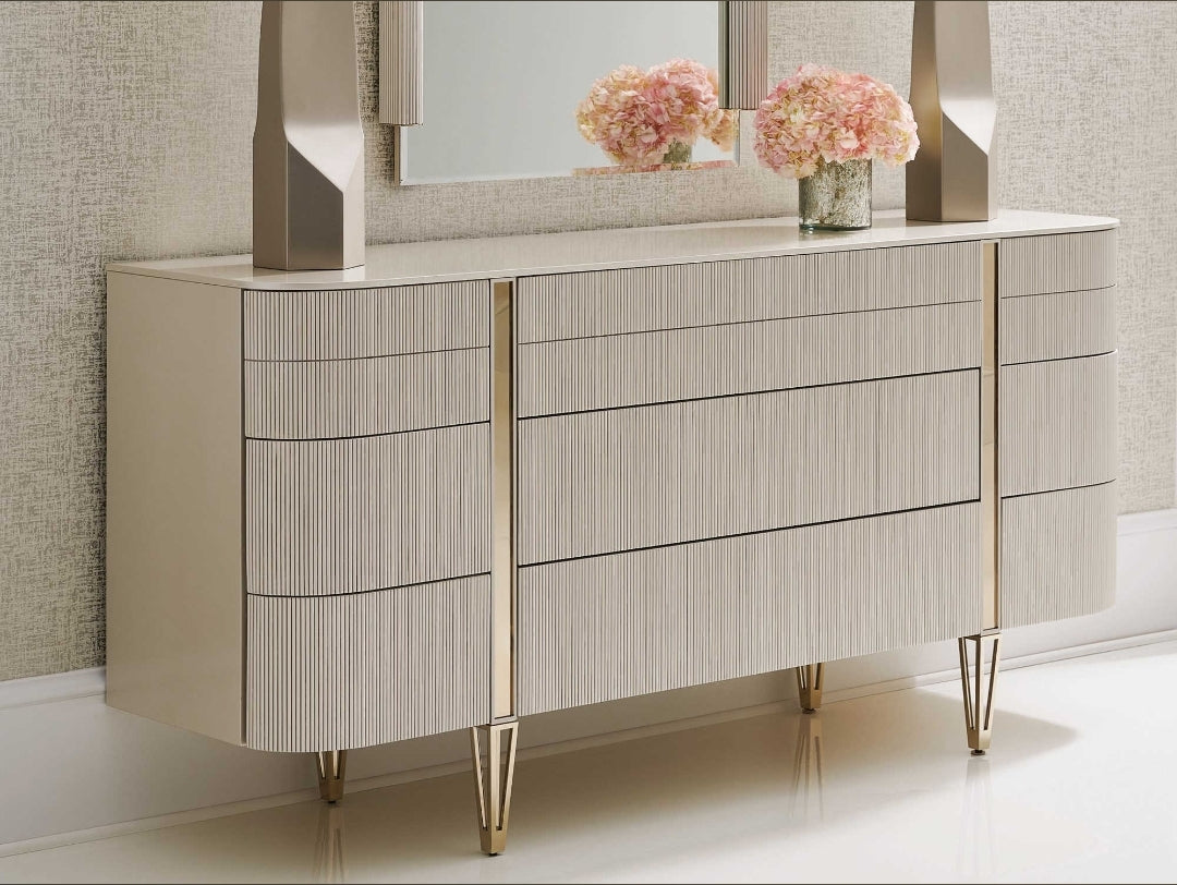 Caracole Classic Love at First Sight 9-Drawers White Dresser