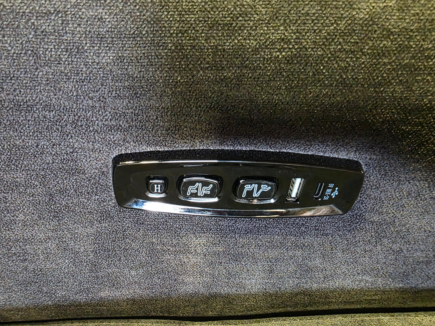 Brownell 2-Pc.Sofa Sectional with 2 Power Motion Chairs