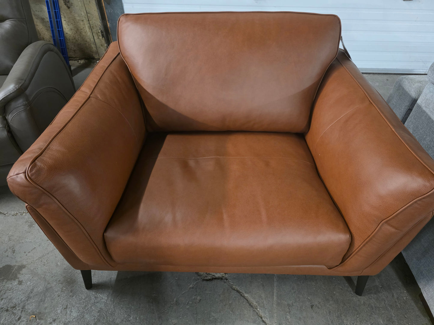 Keery 49" Leather Chair (Caramel)