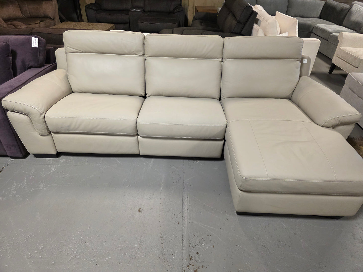 Julius I1 3-Pc. Leather Chaise Sectional with 1 Power Recliner (Sea Shell)