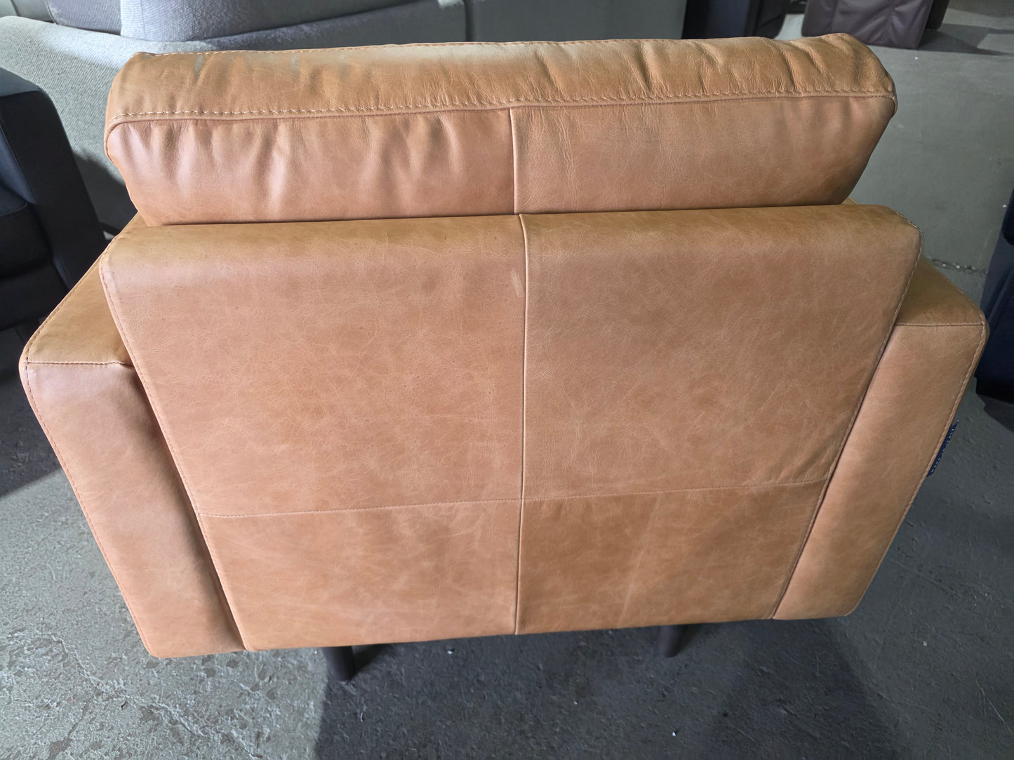 Chateau d'Ax Rotolo Leather Chair (Tan)