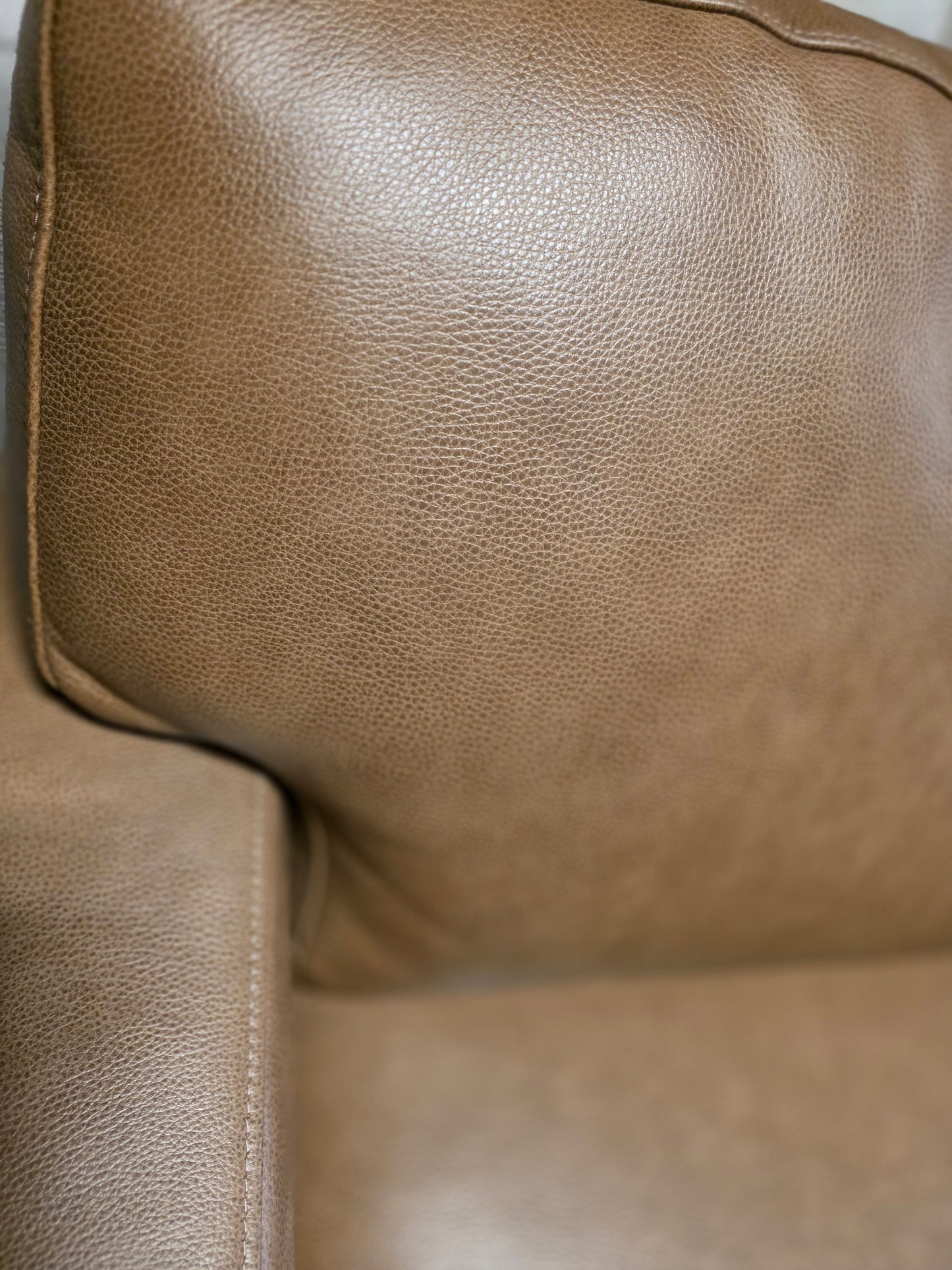 Radley Leather 4-Pc. Sectional Sofa (Light Tan)