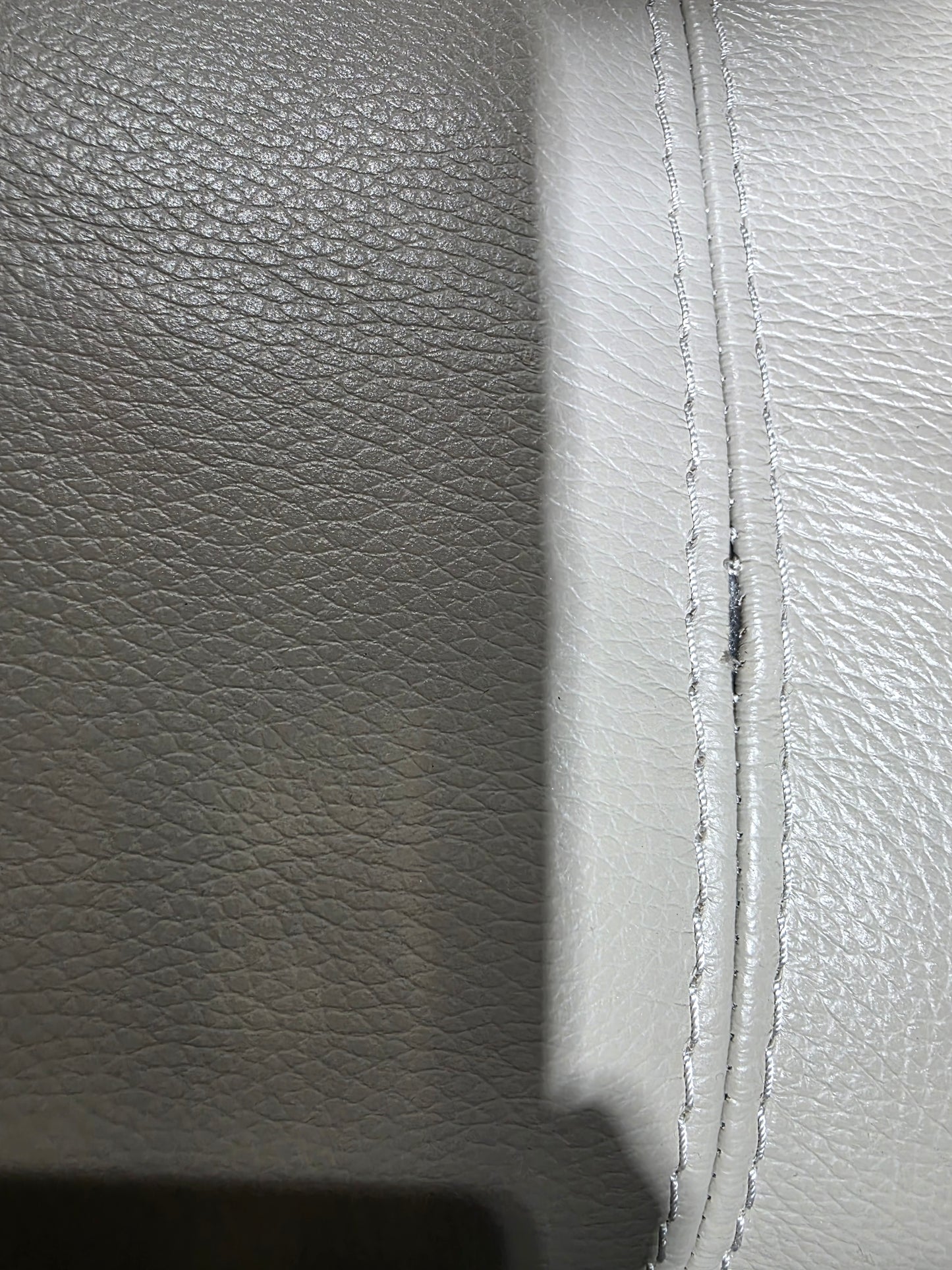 Cobbie Leather 46" (Feather Grey)