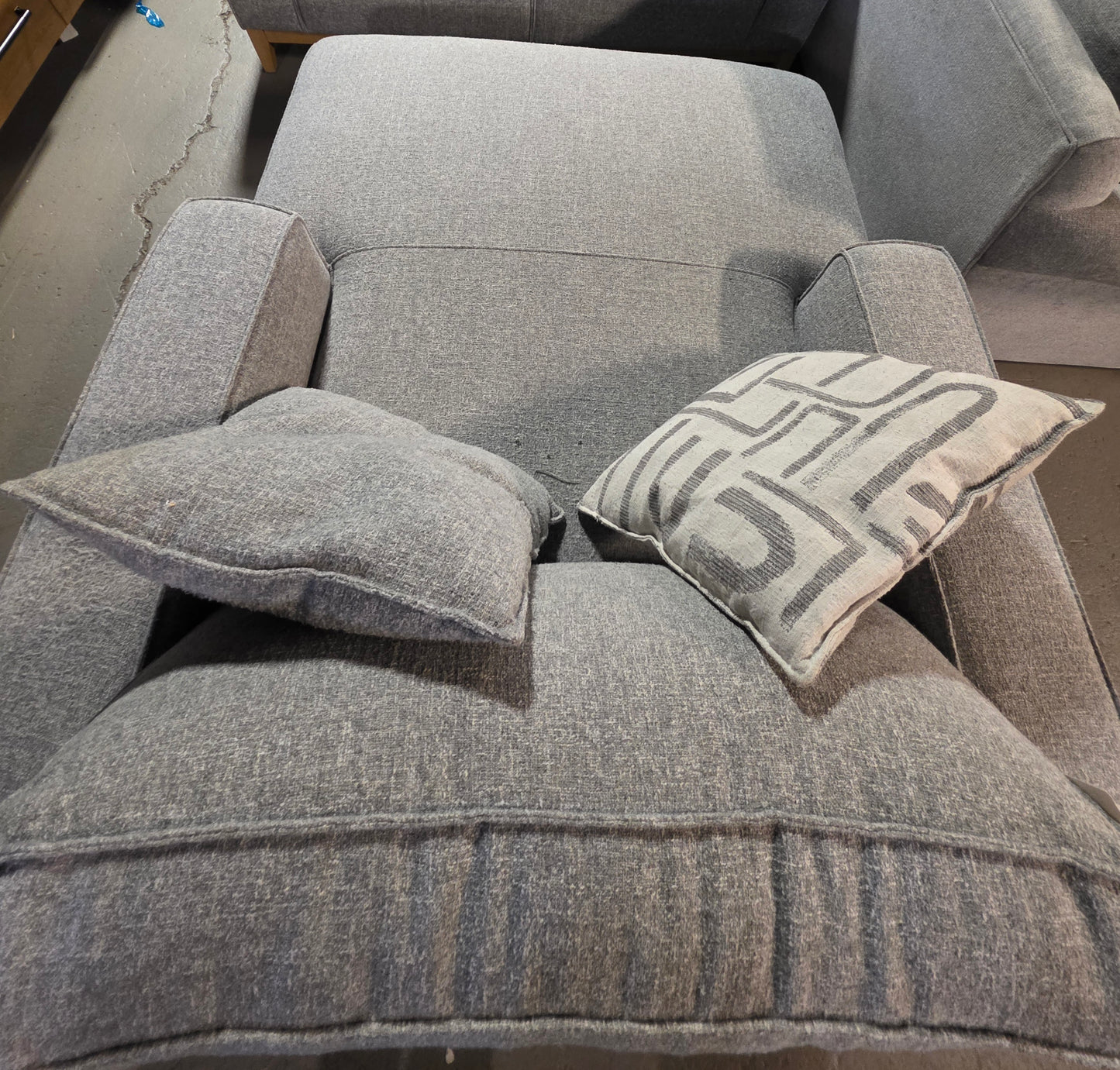 Rosecrans 53" Fabric Chaise (Grey)