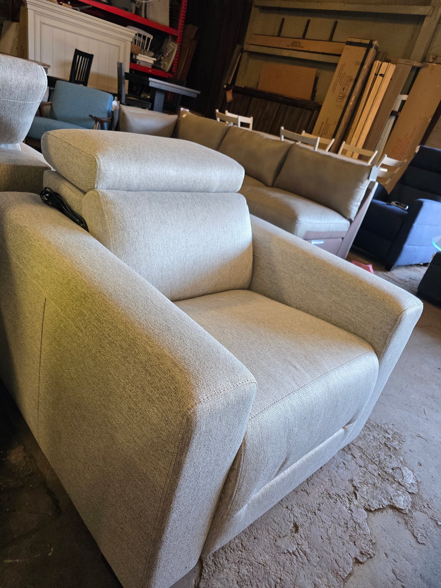 Nevio 39" Fabric Power Recliner (Mineral)