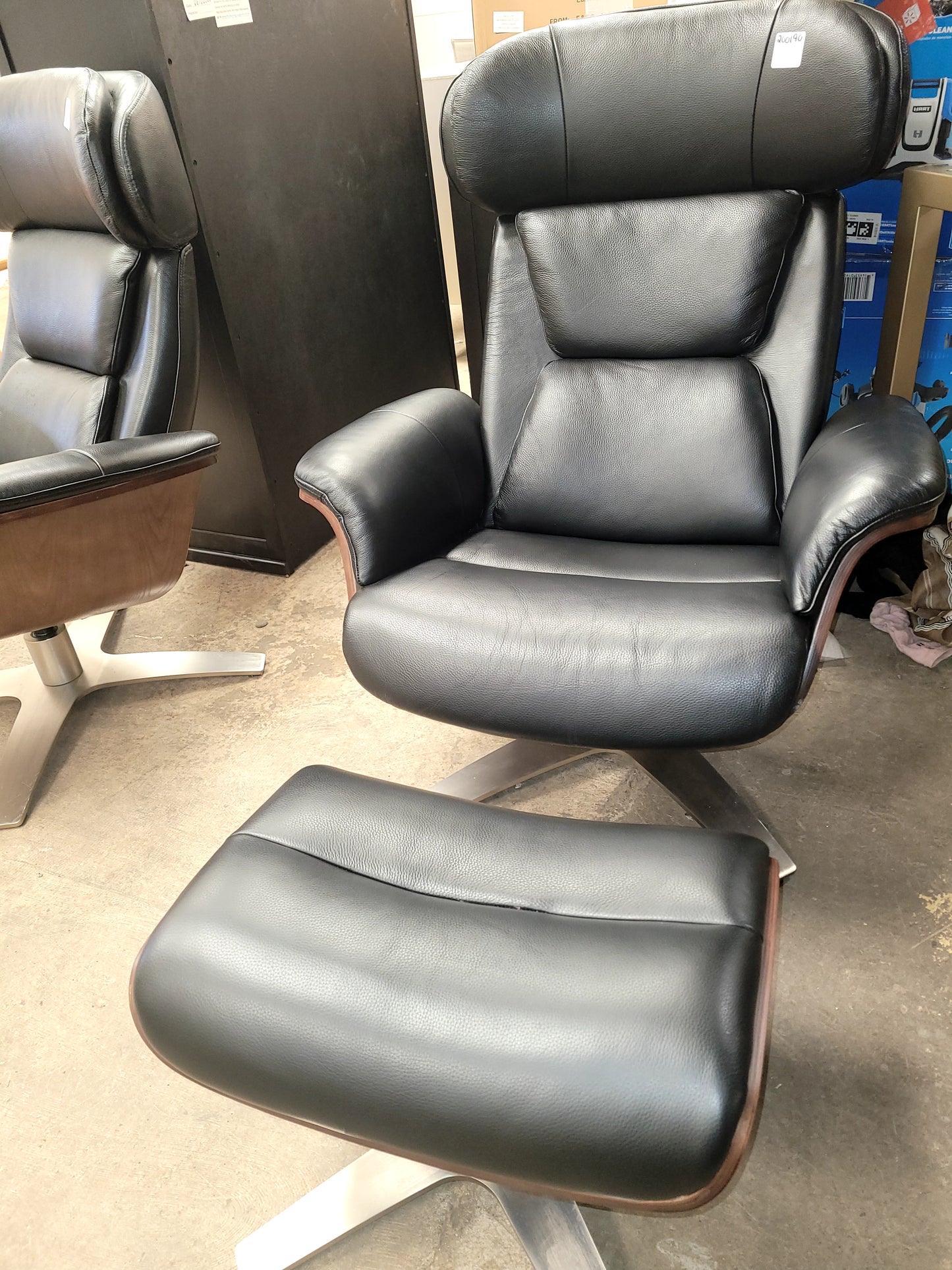 Janer Leather Swivel Chair