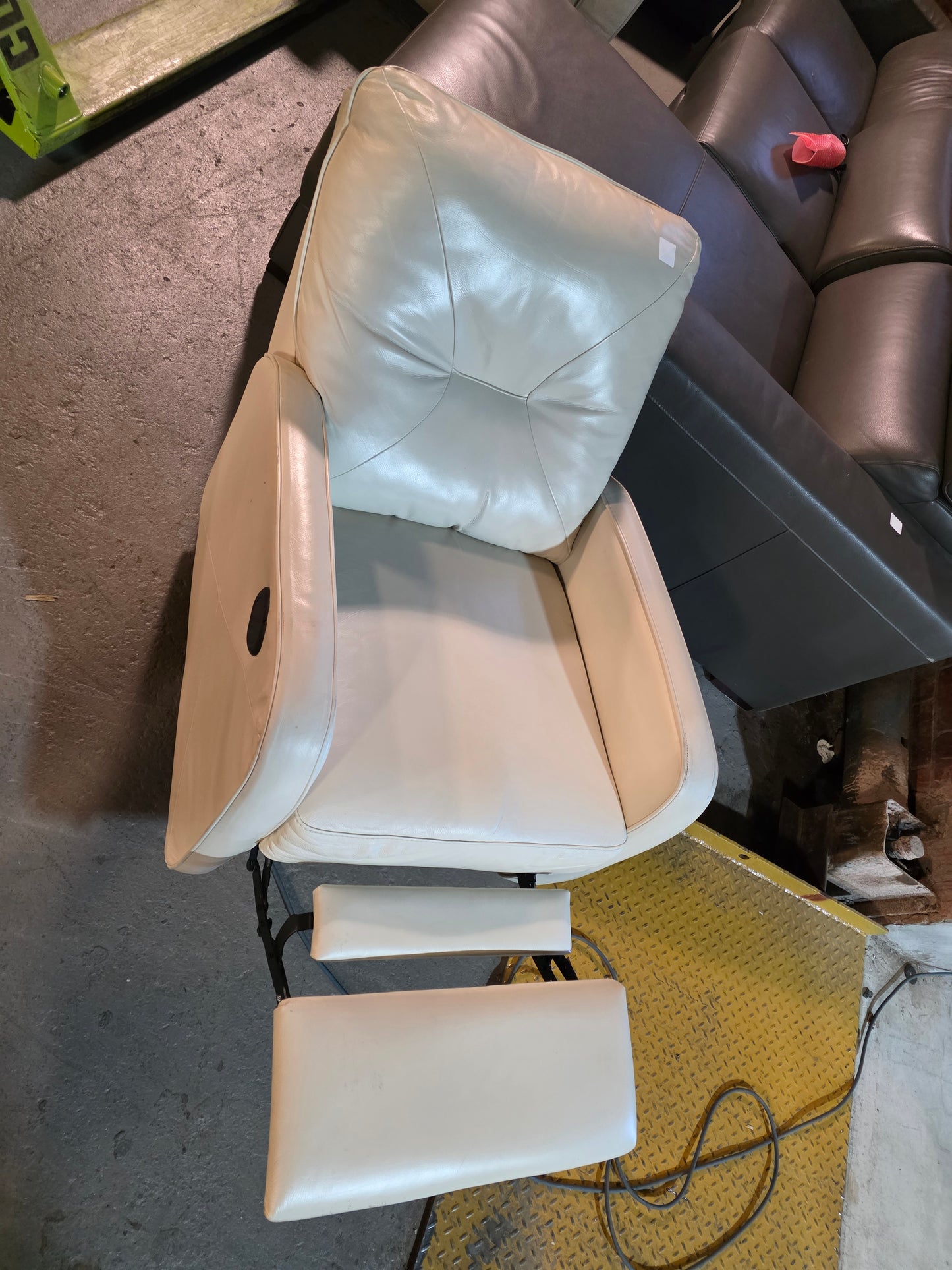 Finchley Leather Power Wallhugger Recliner