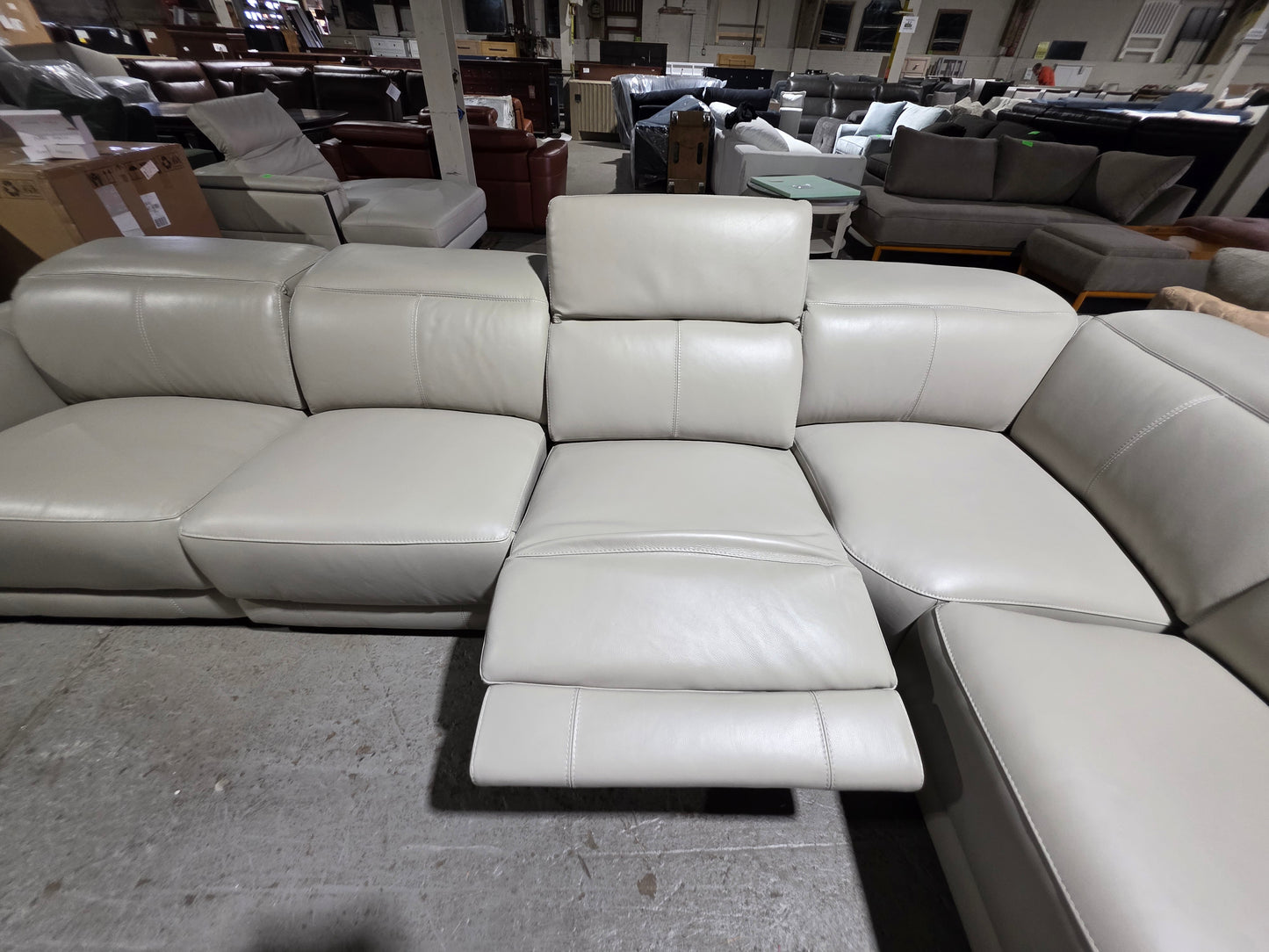 Lexanna 6-pc. Leather Sectional w/ 5 recliners (Ash Grey)