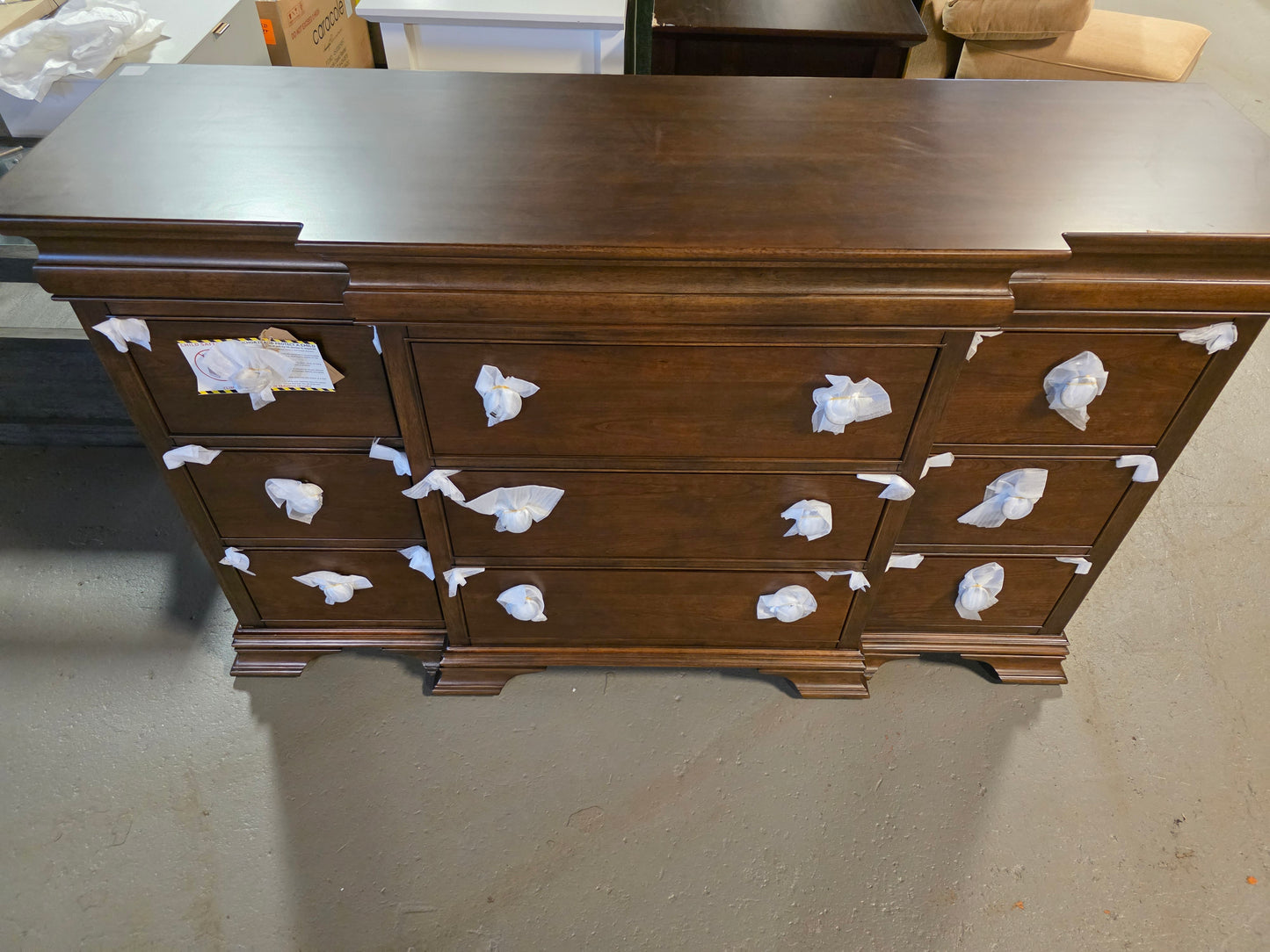 Nelman Dresser