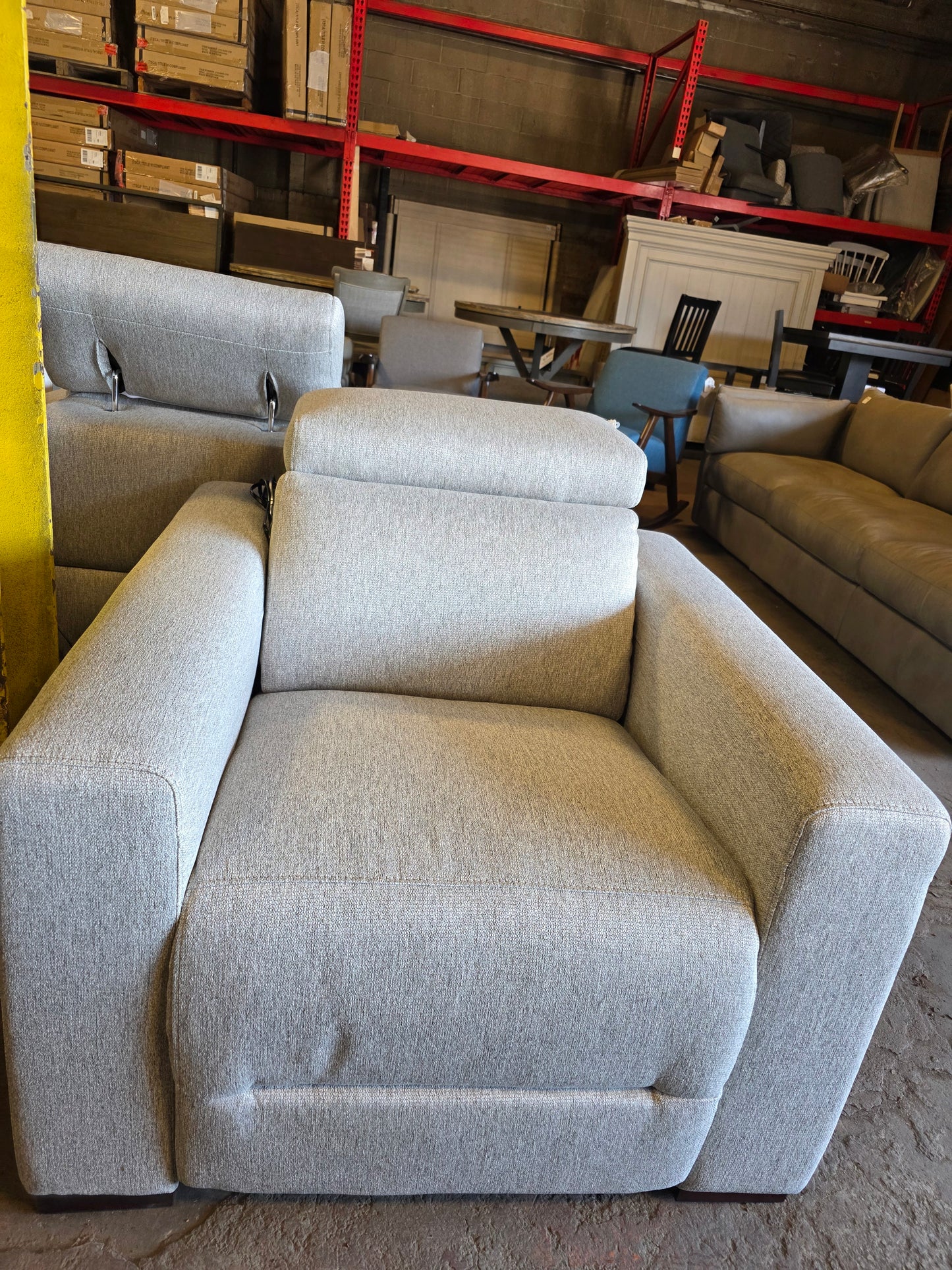 Nevio 39" Fabric Power Recliner (Mineral)