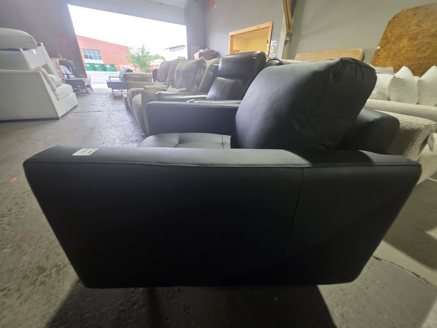 Chateau d'Ax Rotolo Leather Chair (Black)