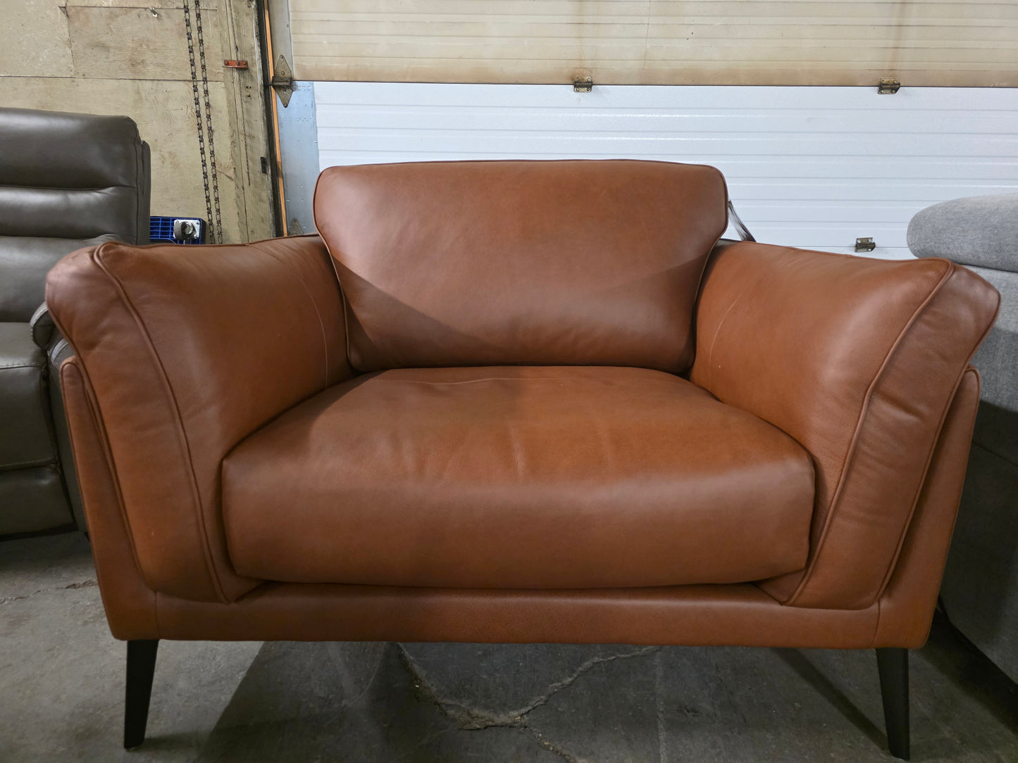 Keery 49" Leather Chair (Caramel)
