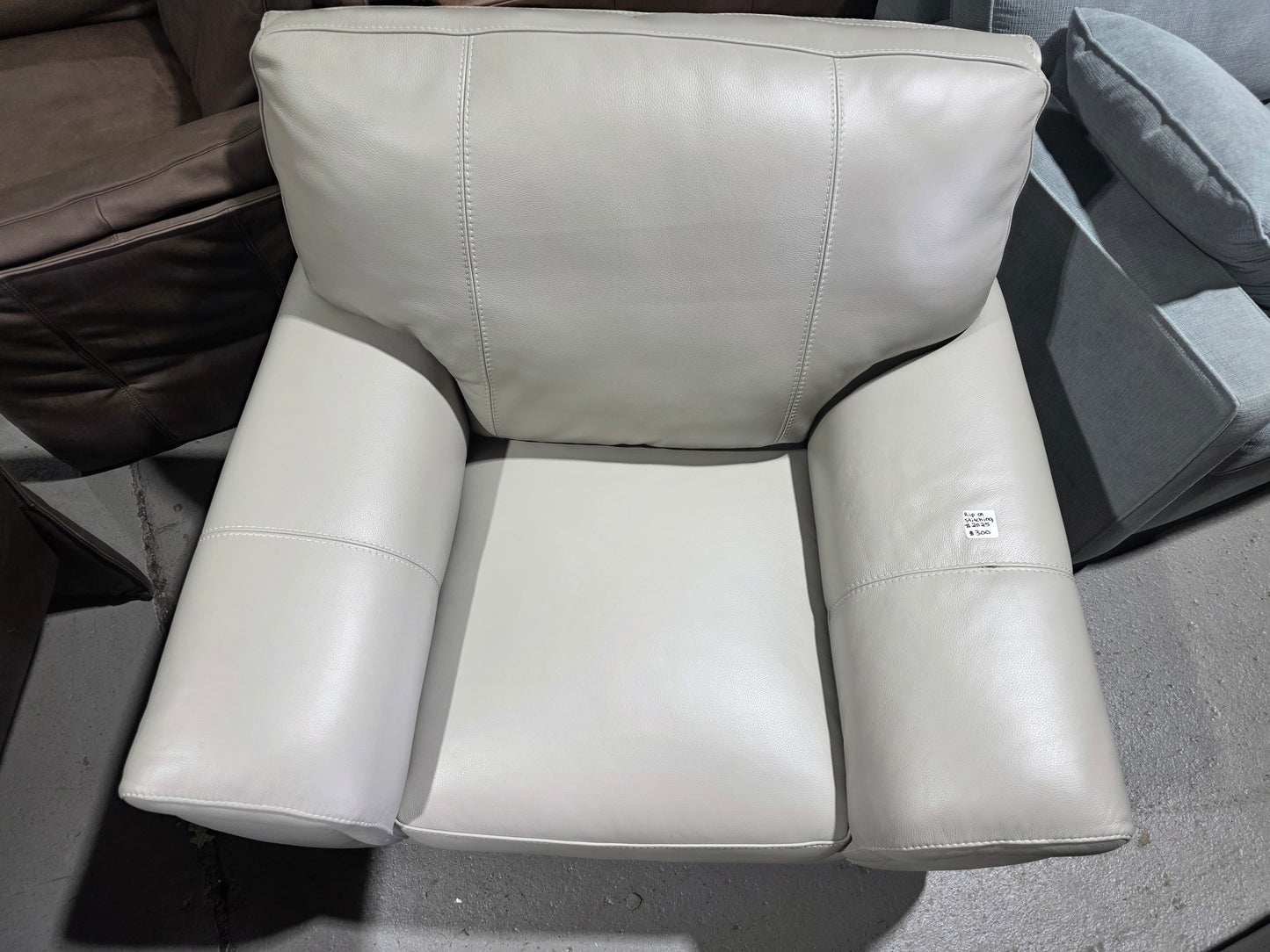 Cobbie Leather 46" (Feather Grey)