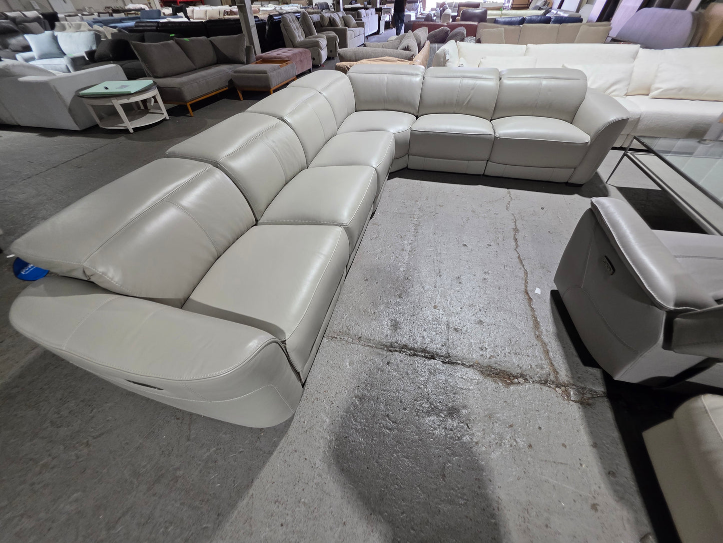 Lexanna 6-pc. Leather Sectional w/ 5 recliners (Ash Grey)