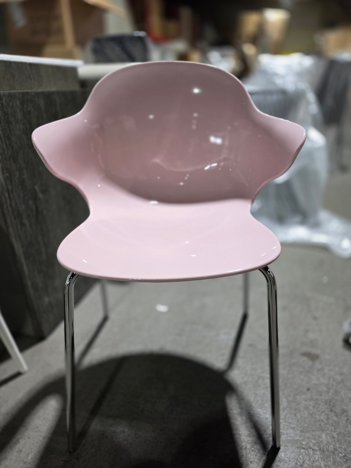 Calligaris Saint Tropez-Stackable chair with plastic shell and metal base (Pink)