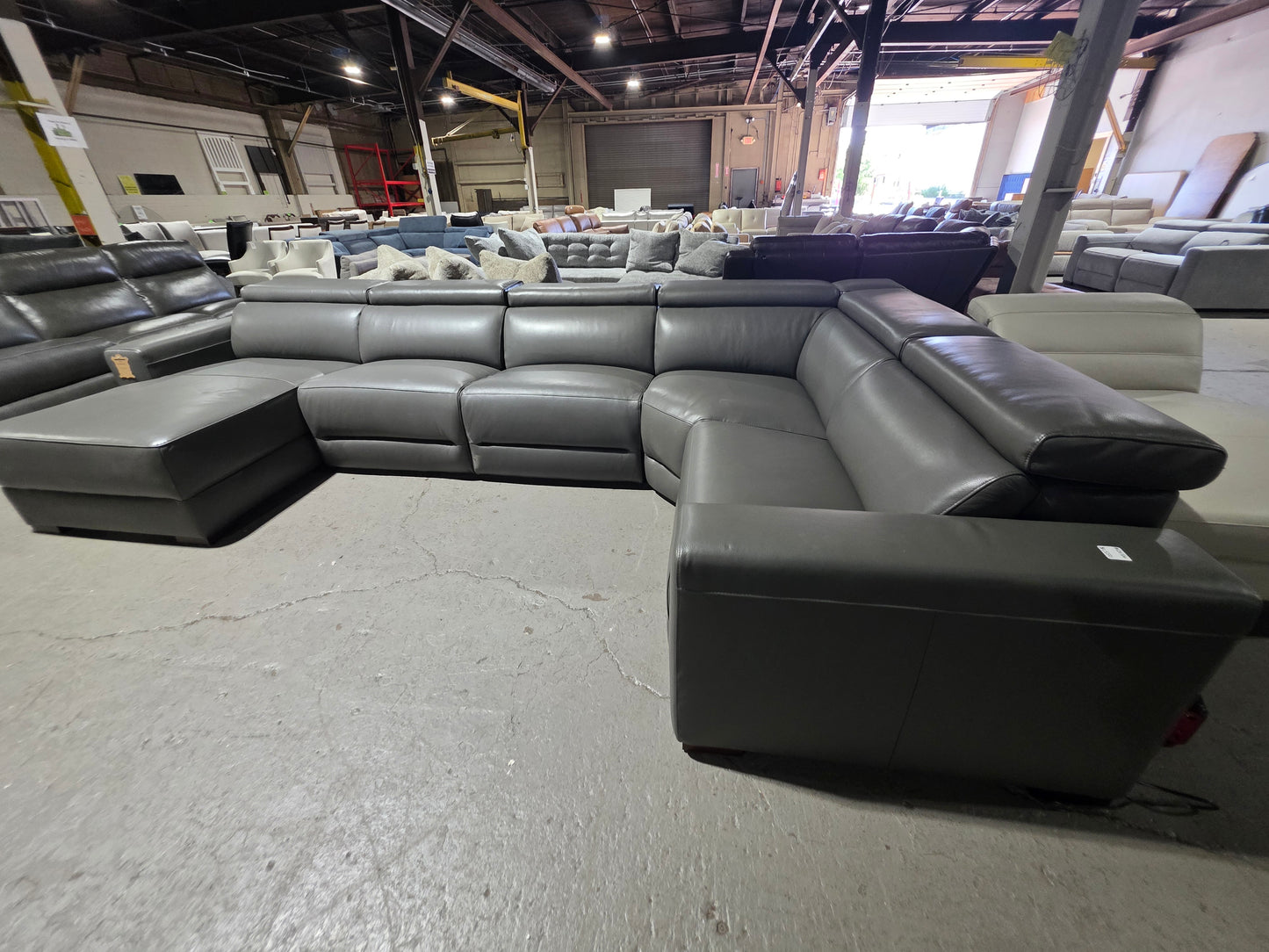 Nevio 5-pc Leather Sectional, 3 Power Recliners (Smoke Grey)