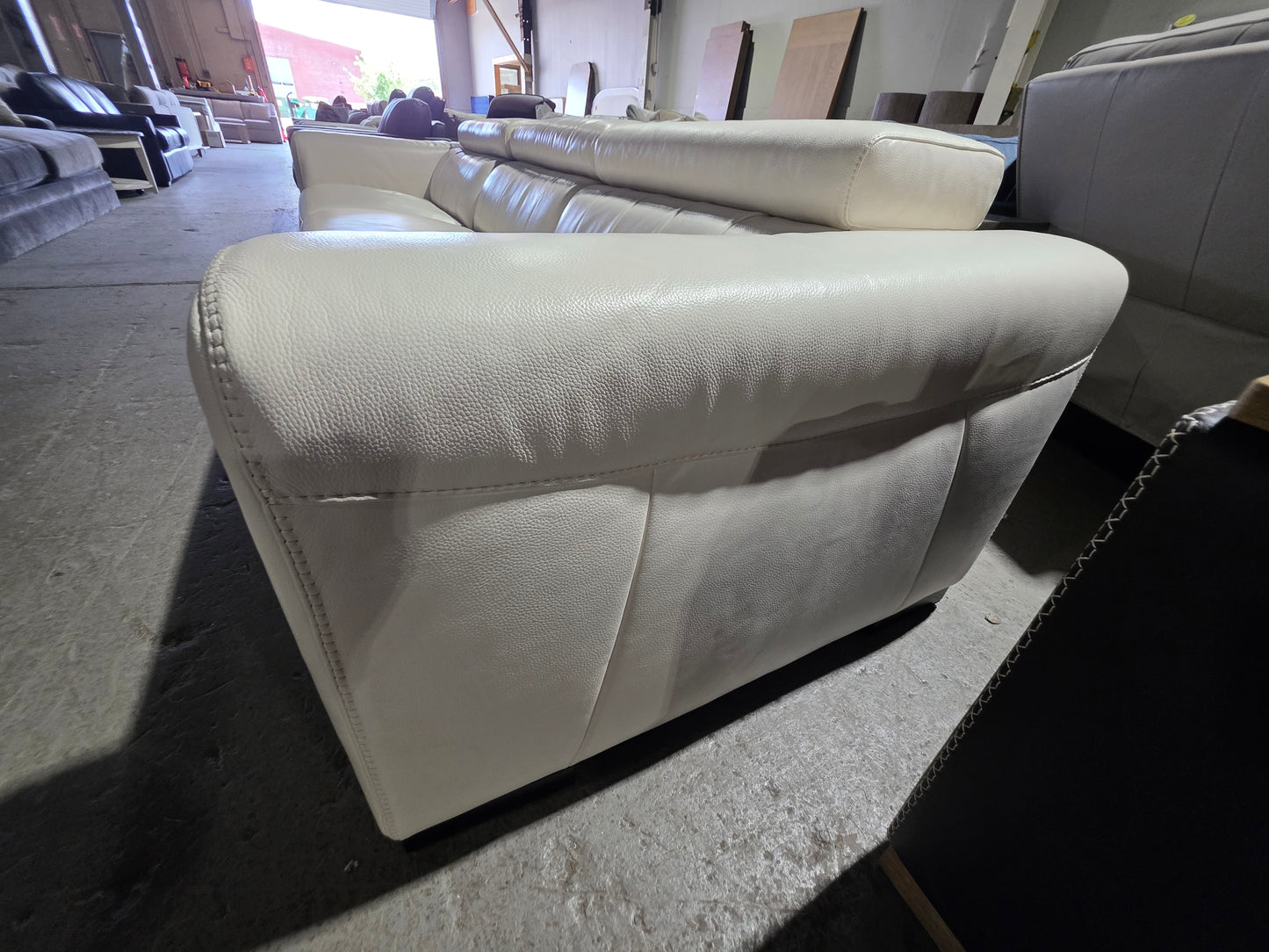 Rinan 3-pc. Leather Sectional with 2 Power Recliners (Cream)