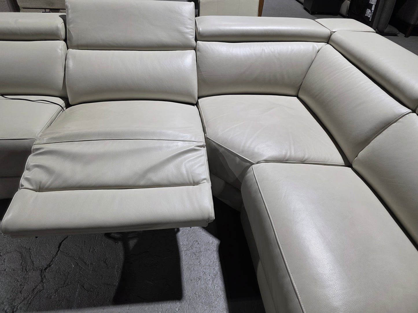 Nevio 6-pc Leather "L" Shaped Sectional Sofa with 3 Power Recliners and Articulating Headrests (Argento Stone)