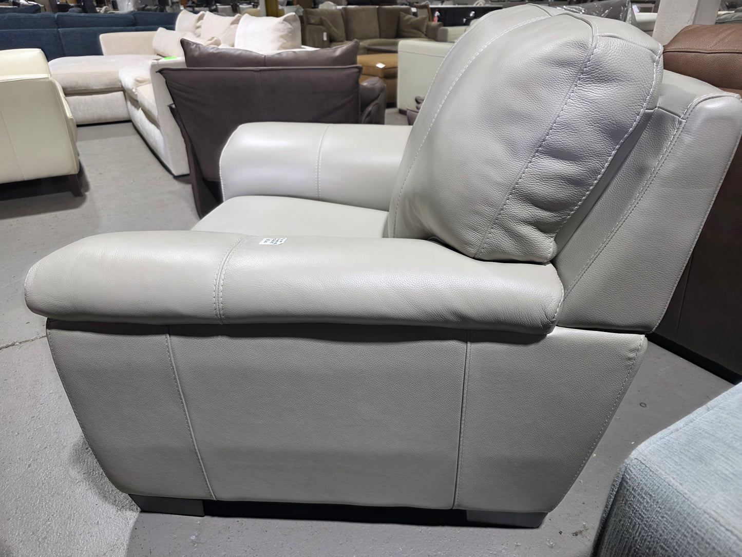 Cobbie Leather 46" (Feather Grey)