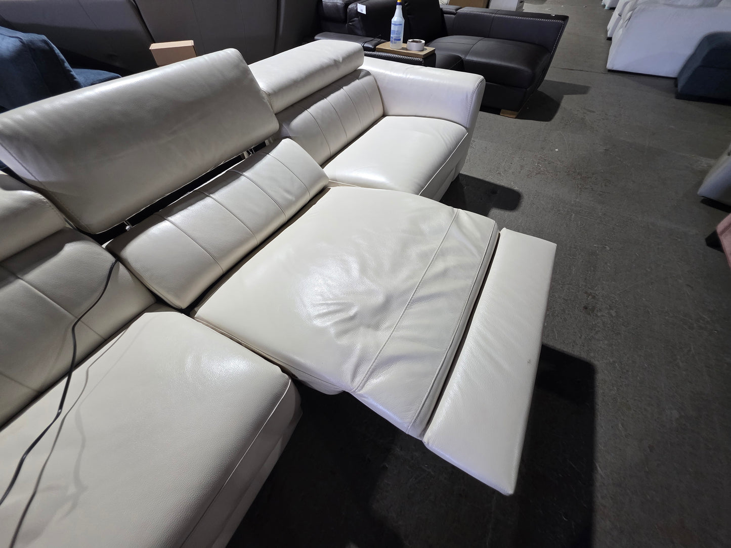 Rinan 3-pc. Leather Sectional with 2 Power Recliners (Cream)