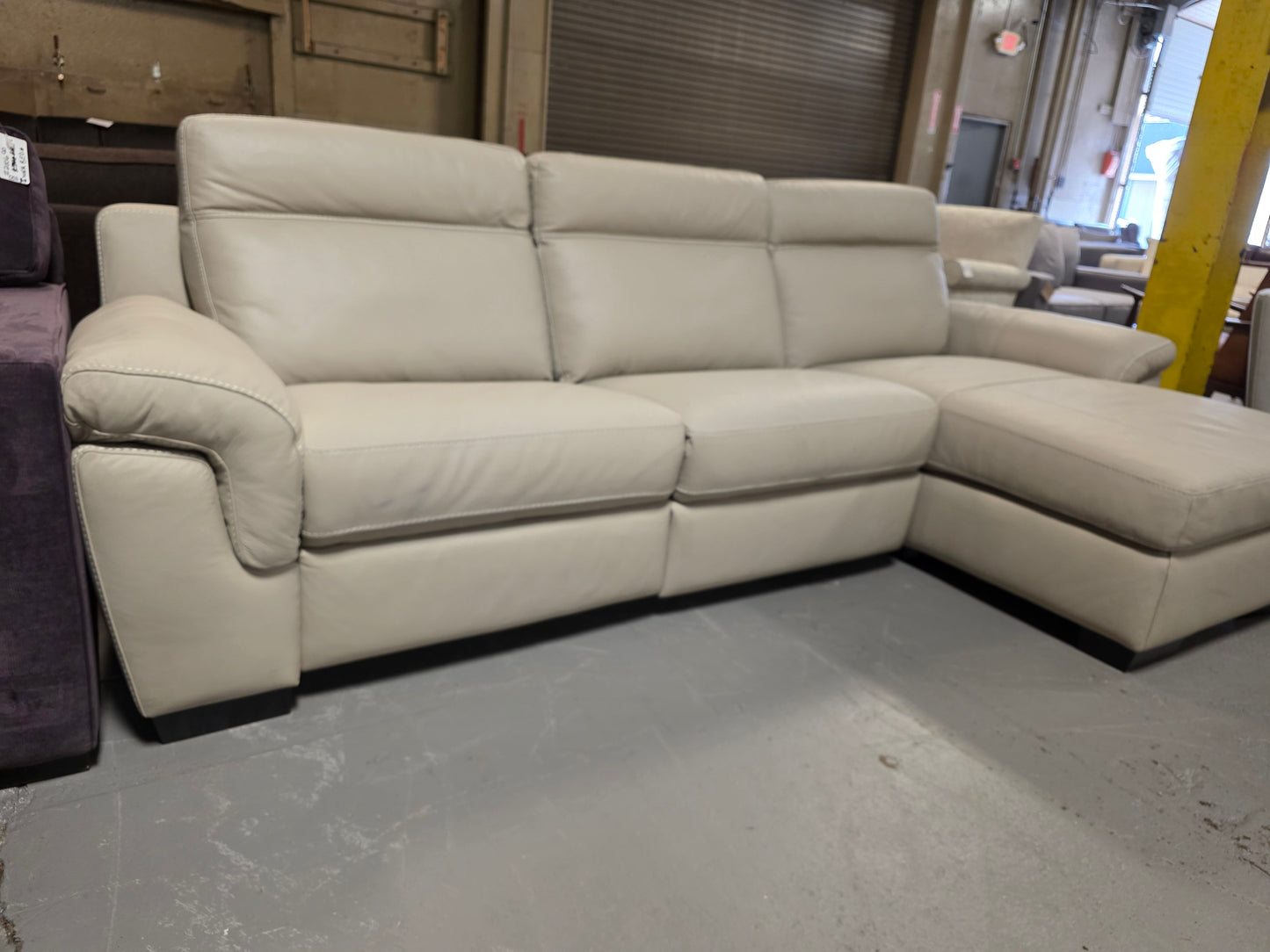 Julius I1 3-Pc. Leather Chaise Sectional with 1 Power Recliner (Sea Shell)