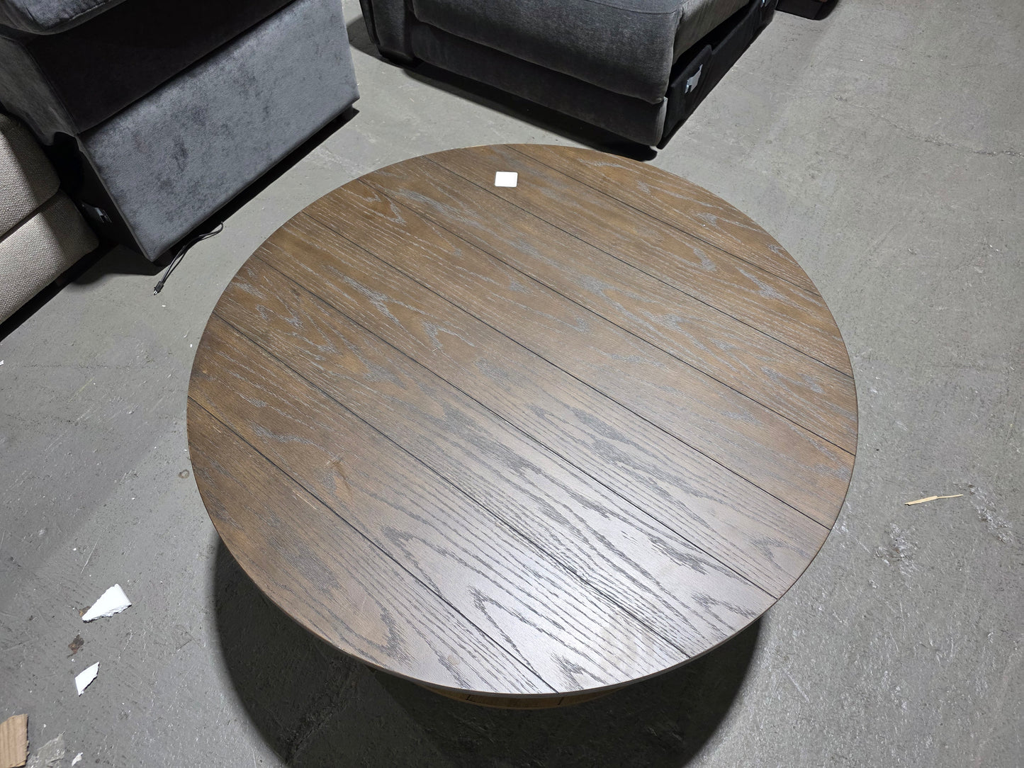 Dawnwood 38" Wood Round Cocktail Table (Wheat)
