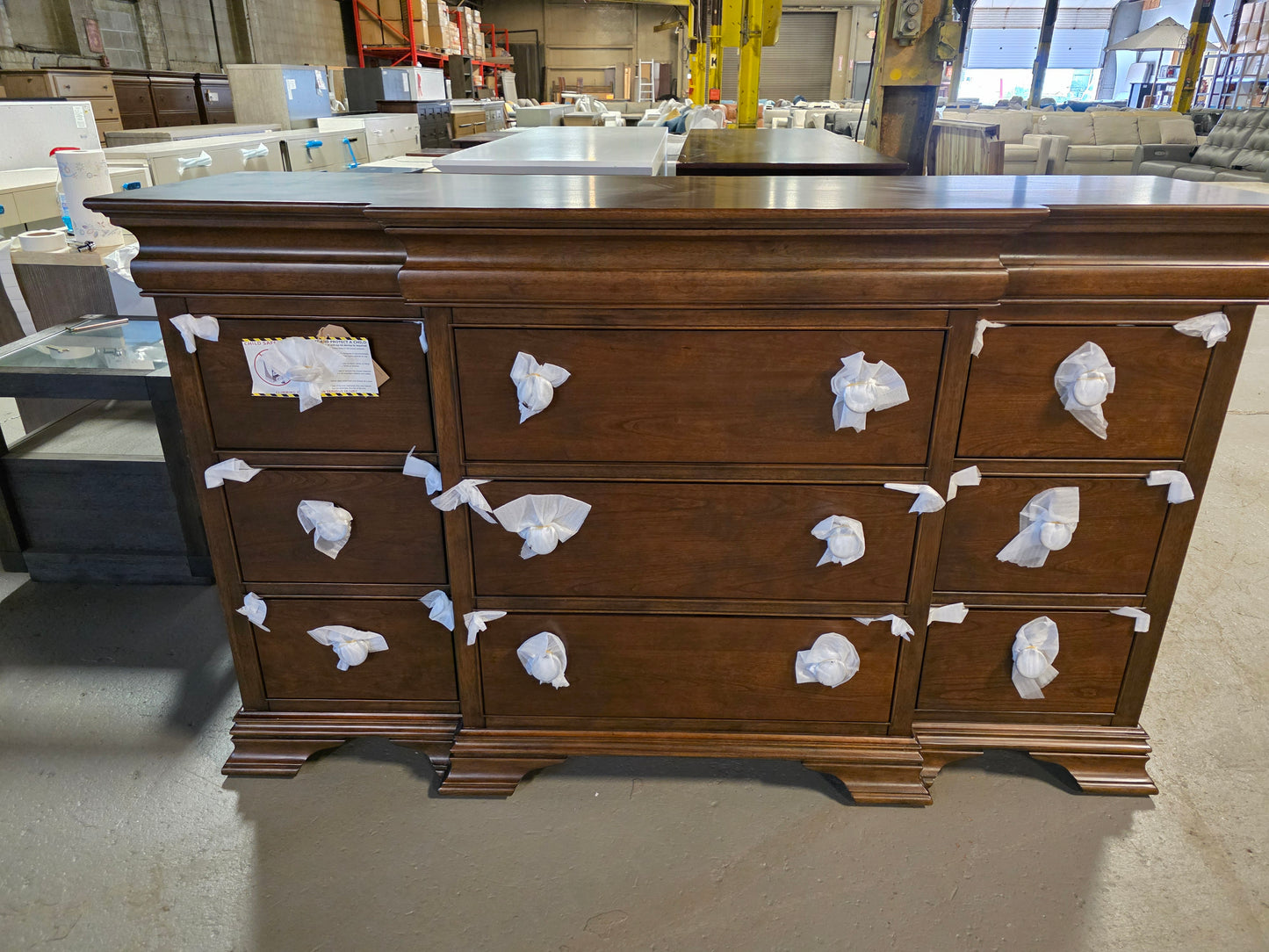 Nelman Dresser