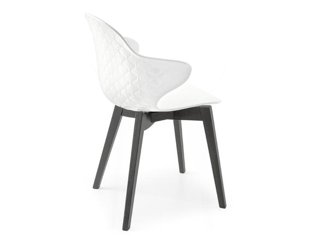 Saint Tropez Chair with Plastic Shell & Wooden Base (Blk & White)