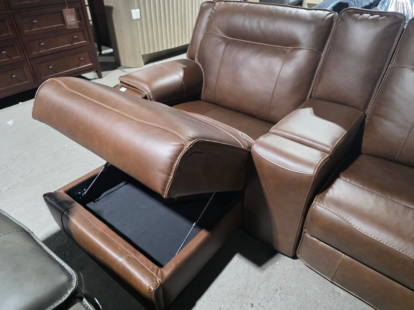 Hansley Leather Sectional w/ Reclining Chaise