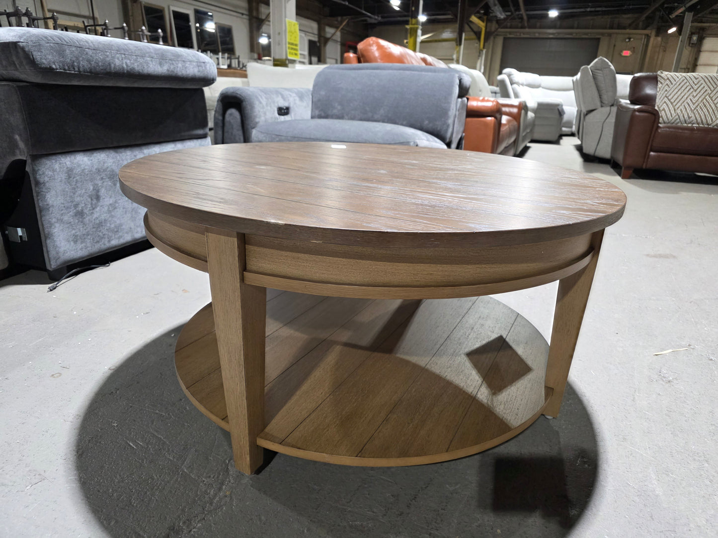 Dawnwood 38" Wood Round Cocktail Table (Wheat)