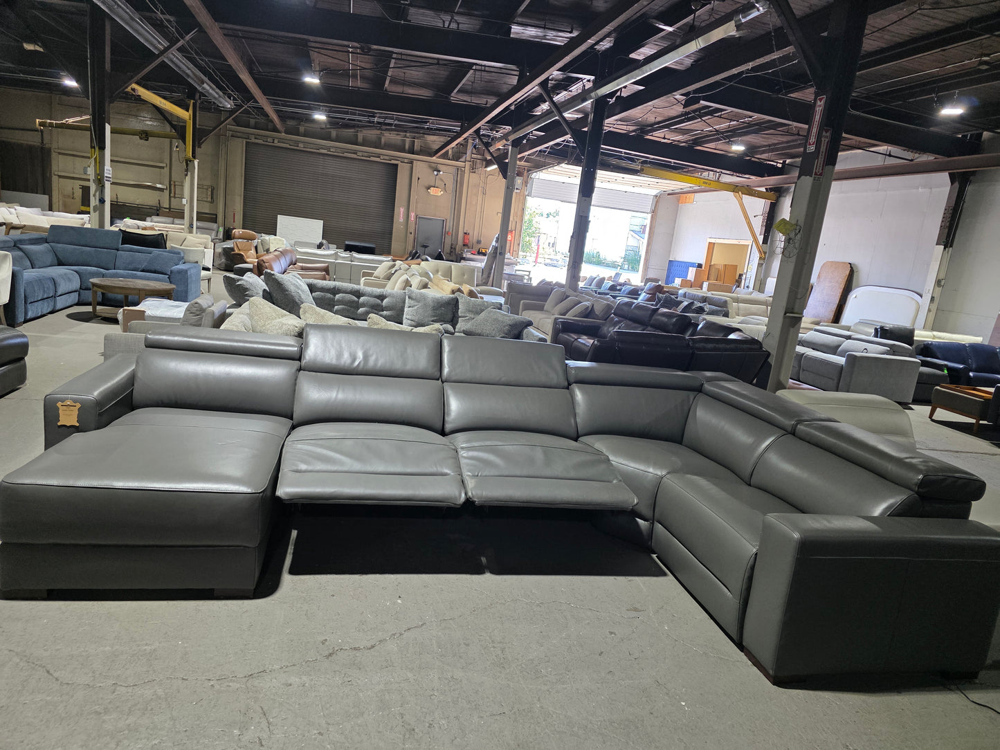 Nevio 5-pc Leather Sectional, 3 Power Recliners (Smoke Grey)