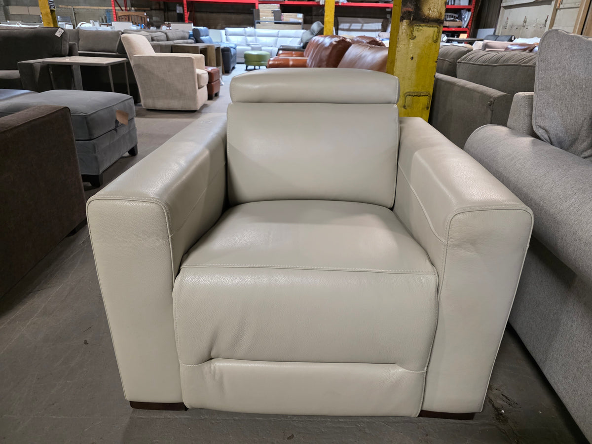 Nevio 39" Leather Power Recliner with Rachet Headrest (Argento Stone Ivory)