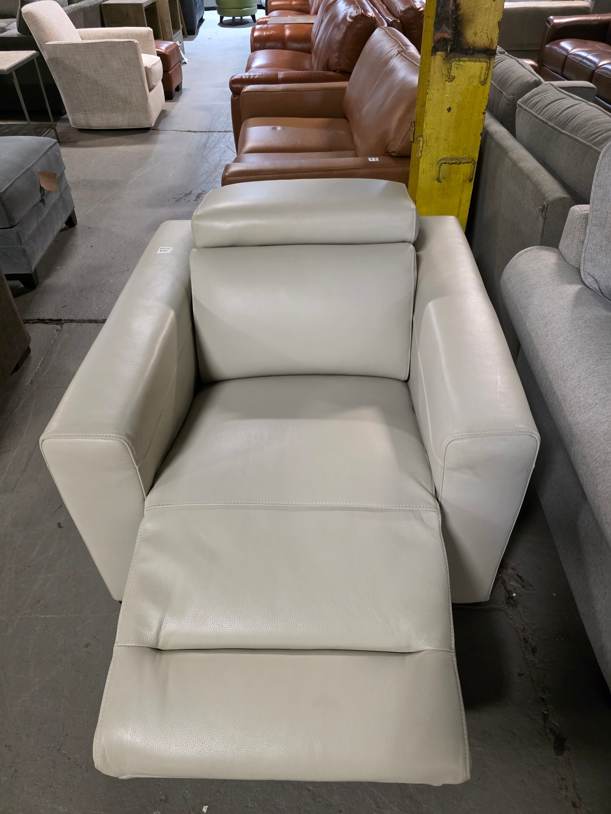 Nevio 39" Leather Power Recliner with Rachet Headrest (Argento Stone Ivory)