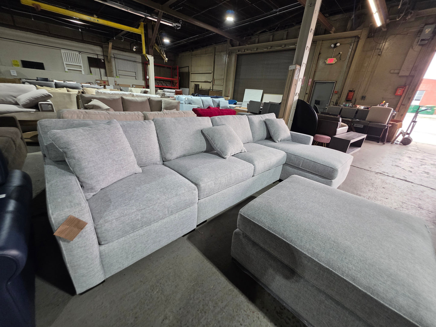 Radley 3-Pc. Fabric Sectional w/ Chaise (Light grey)