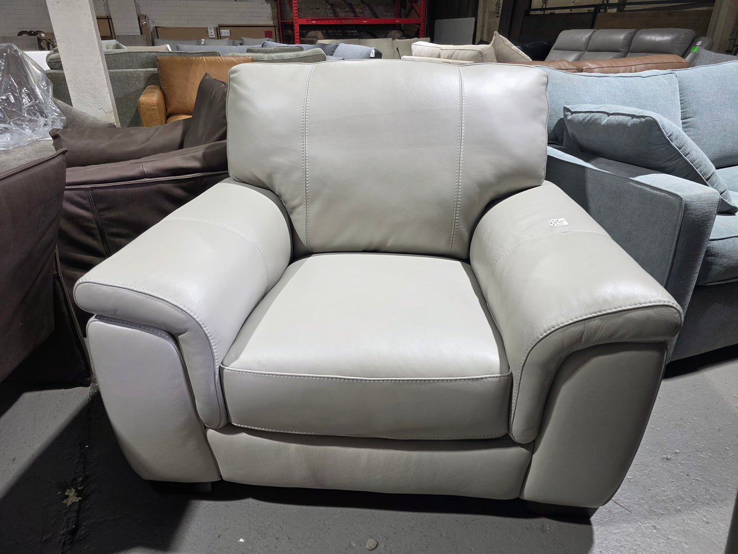 Cobbie Leather 46" (Feather Grey)