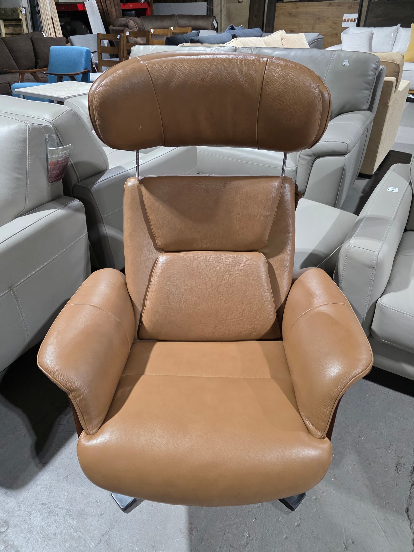 Janer Leather Swivel Chair (Butternut)