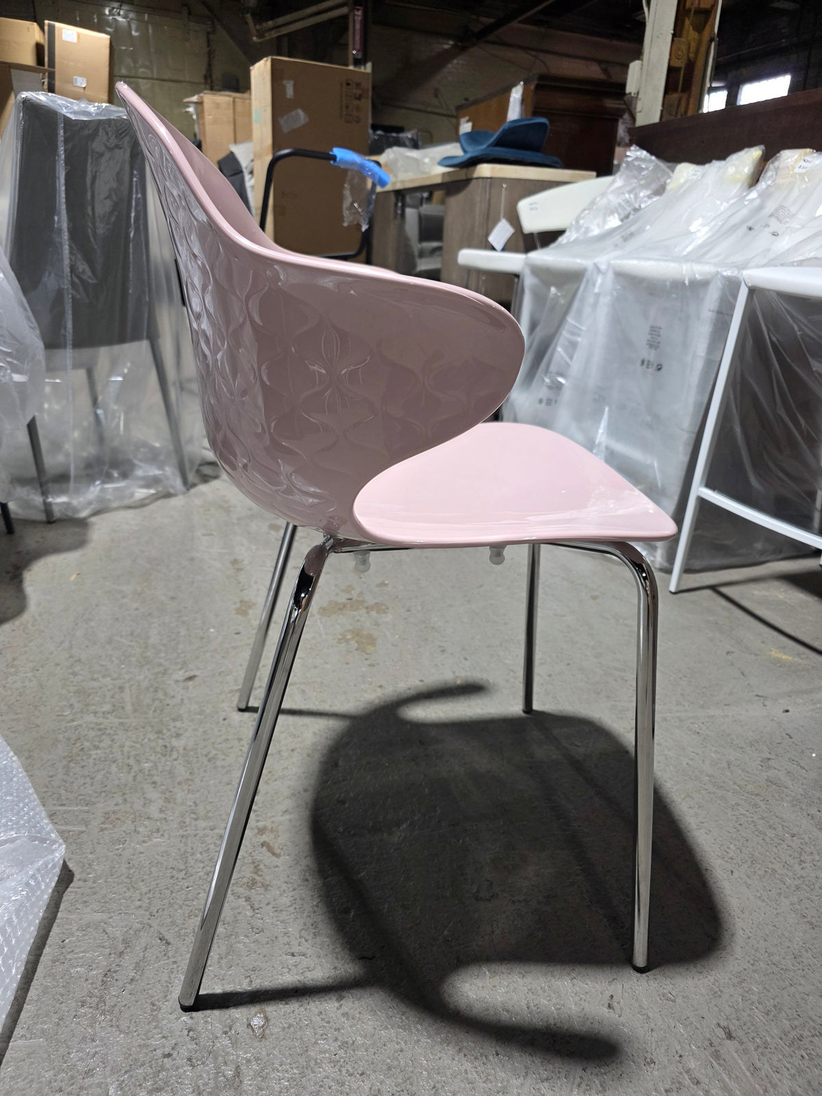 Calligaris Saint Tropez-Stackable chair with plastic shell and metal base (Pink)