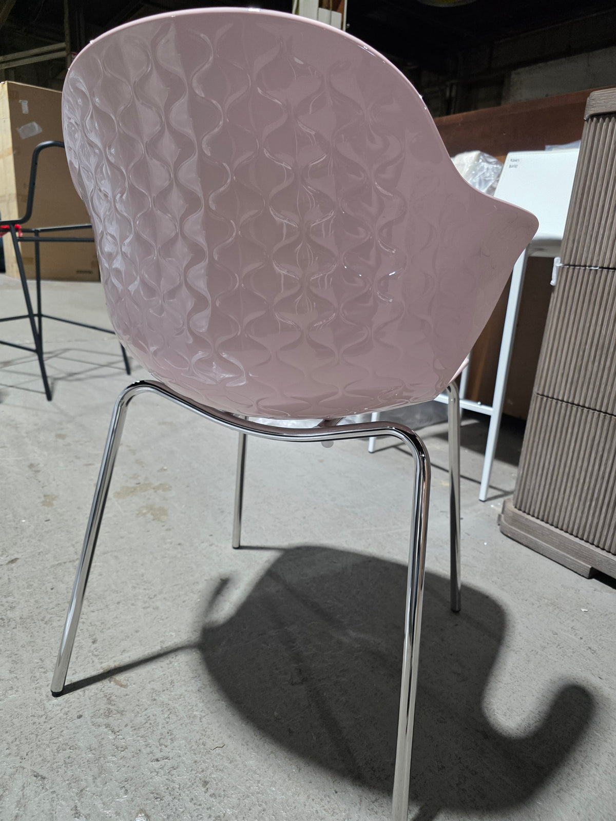 Calligaris Saint Tropez-Stackable chair with plastic shell and metal base (Pink)