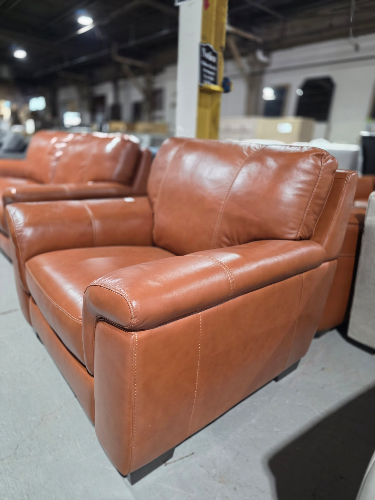 Cobbie Leather 46" (Brandy)