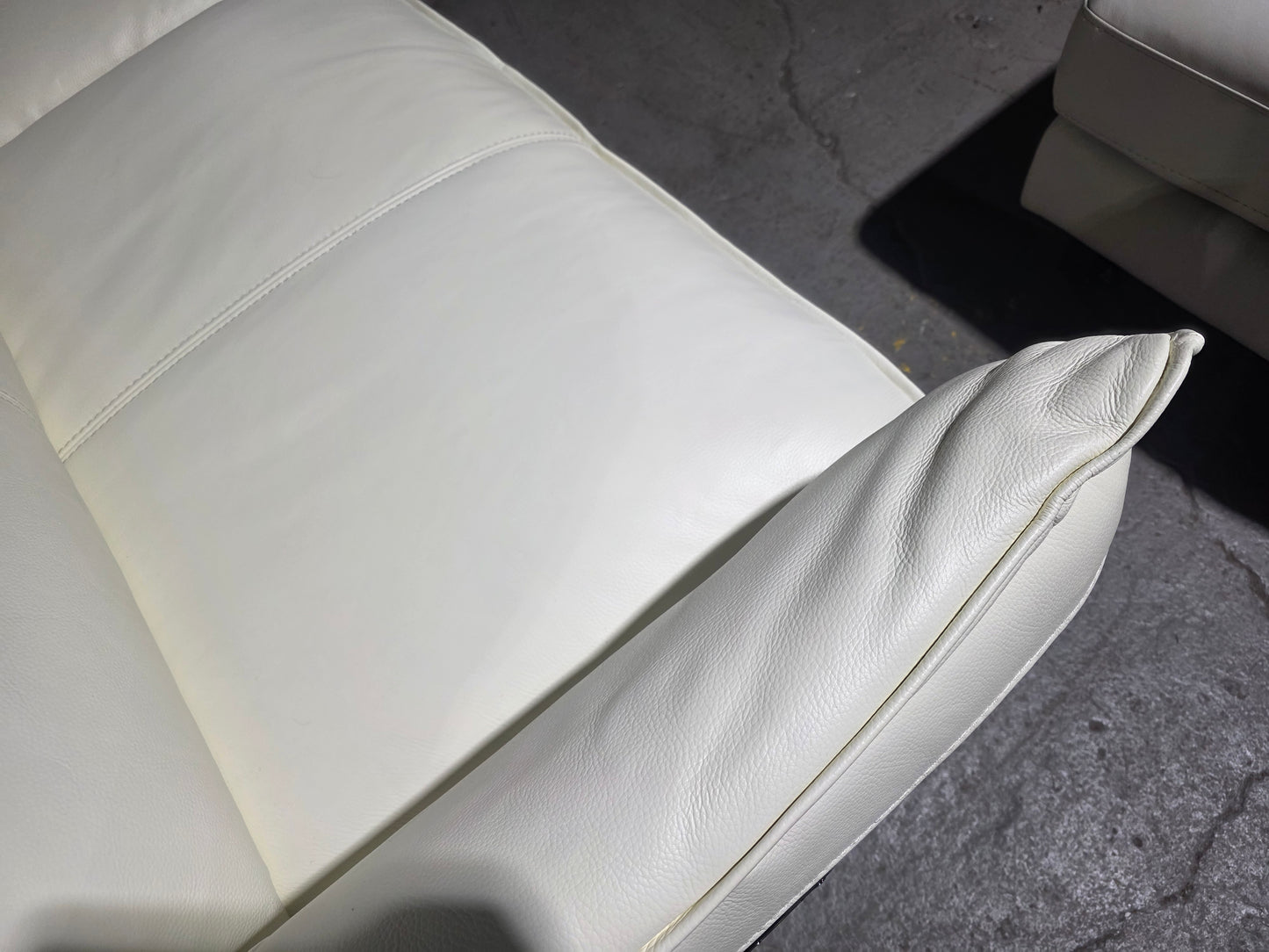 Polner 91" Leather Power Motion Sofa (Oyster White)