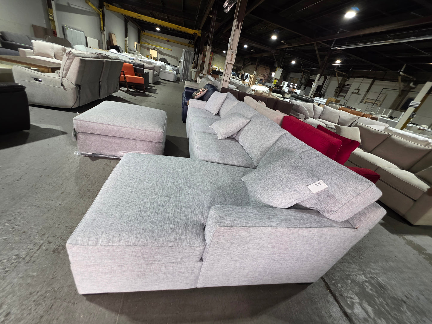 Radley 3-Pc. Fabric Sectional w/ Chaise (Light grey)