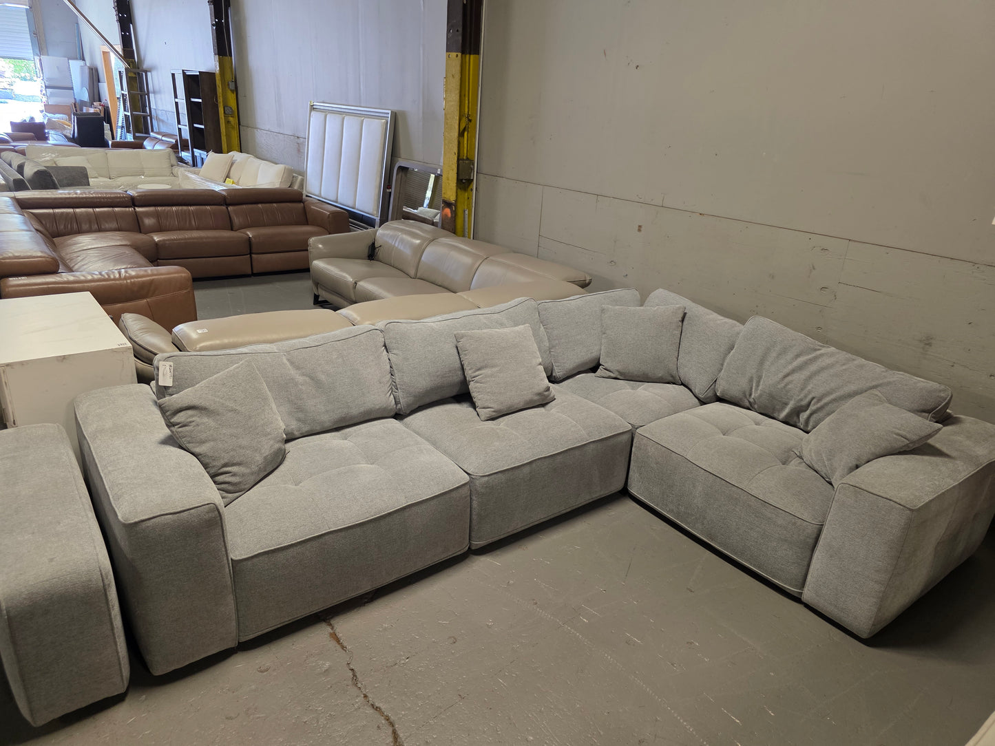 Nycolle 5-Pc. Modular Fabric L-Shape Sectional with 1 Console (Mineral)