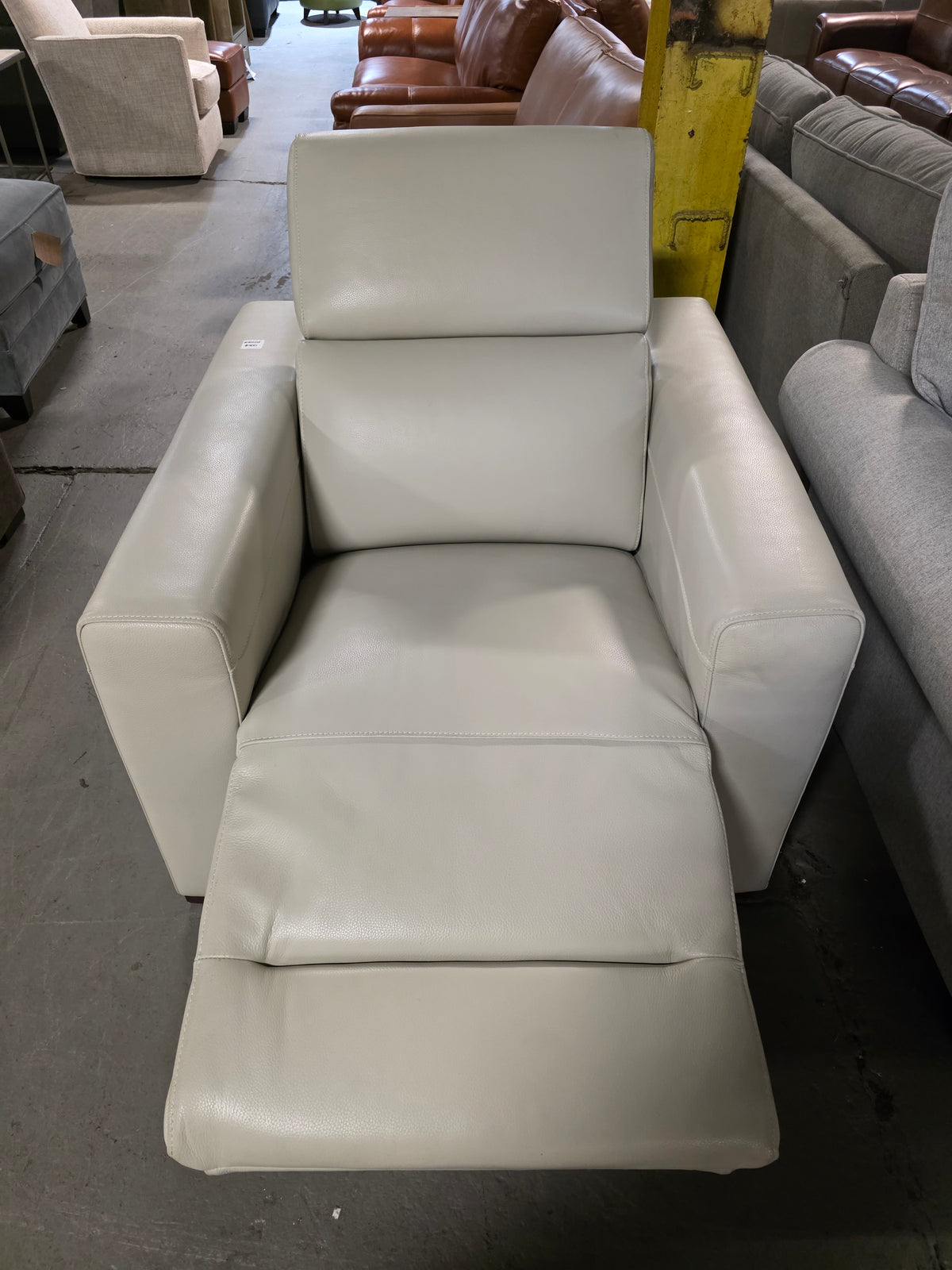 Nevio 39" Leather Power Recliner with Rachet Headrest (Argento Stone Ivory)