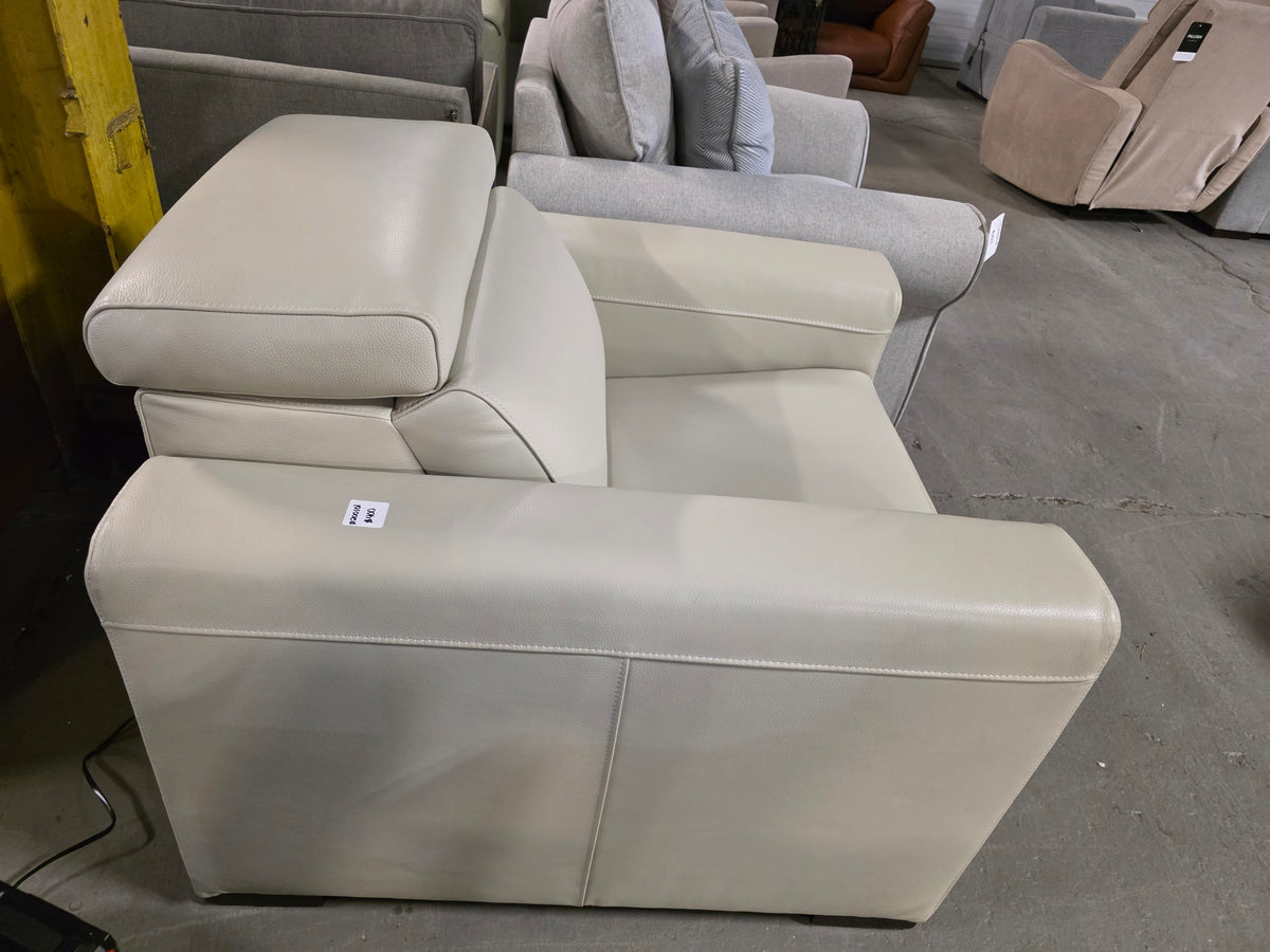 Nevio 39" Leather Power Recliner with Rachet Headrest (Argento Stone Ivory)