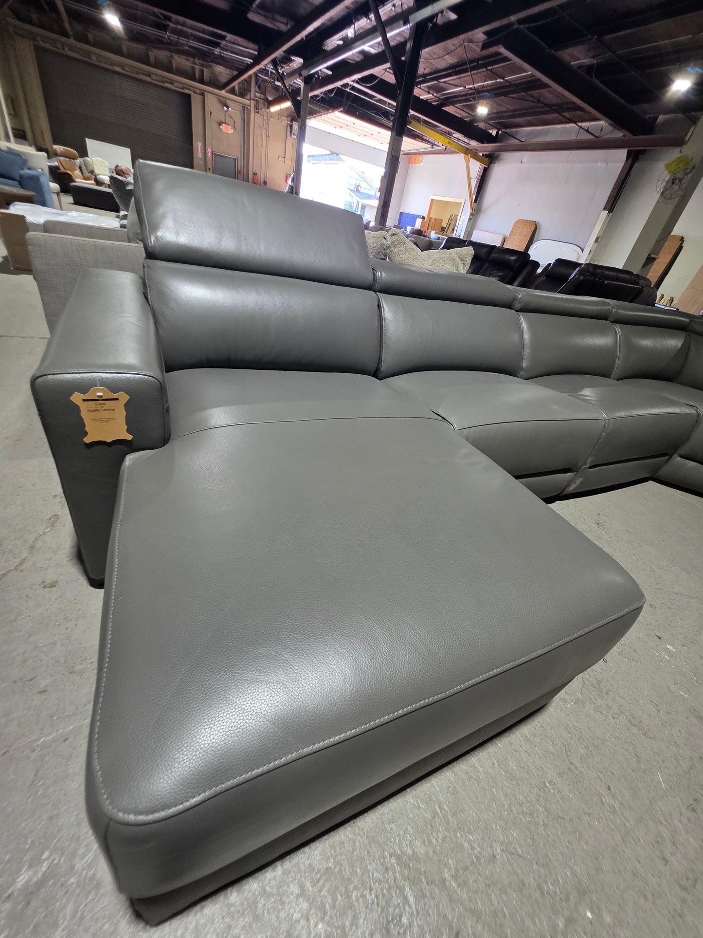 Nevio 5-pc Leather Sectional, 3 Power Recliners (Smoke Grey)