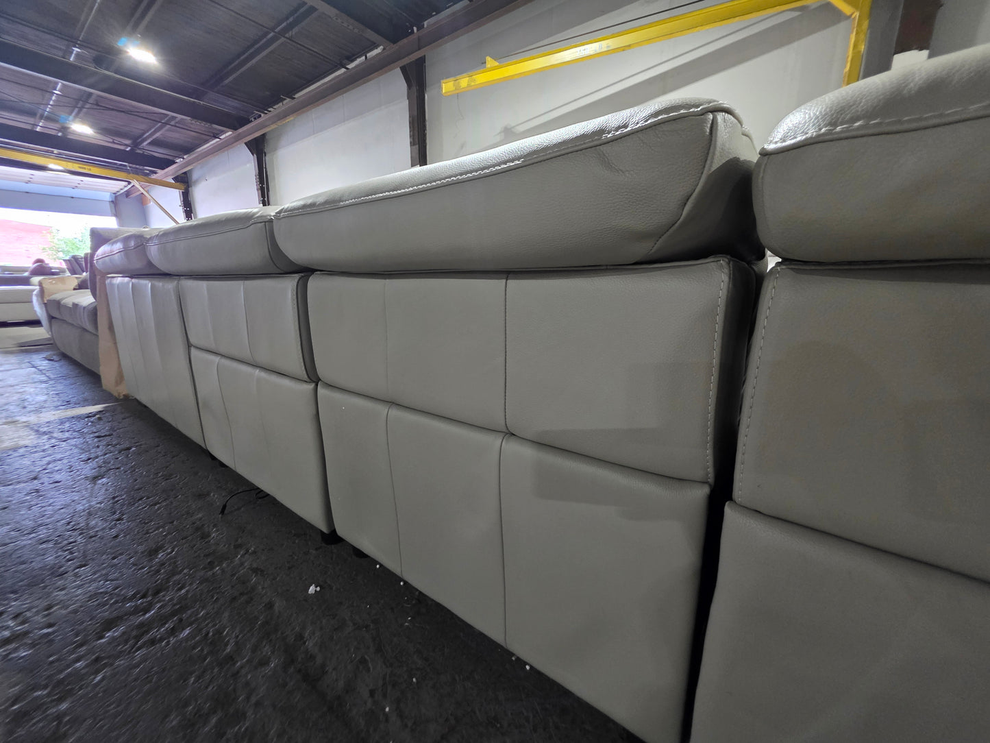 Lexanna 6-pc. Leather Sectional w/ 5 recliners (Ash Grey)