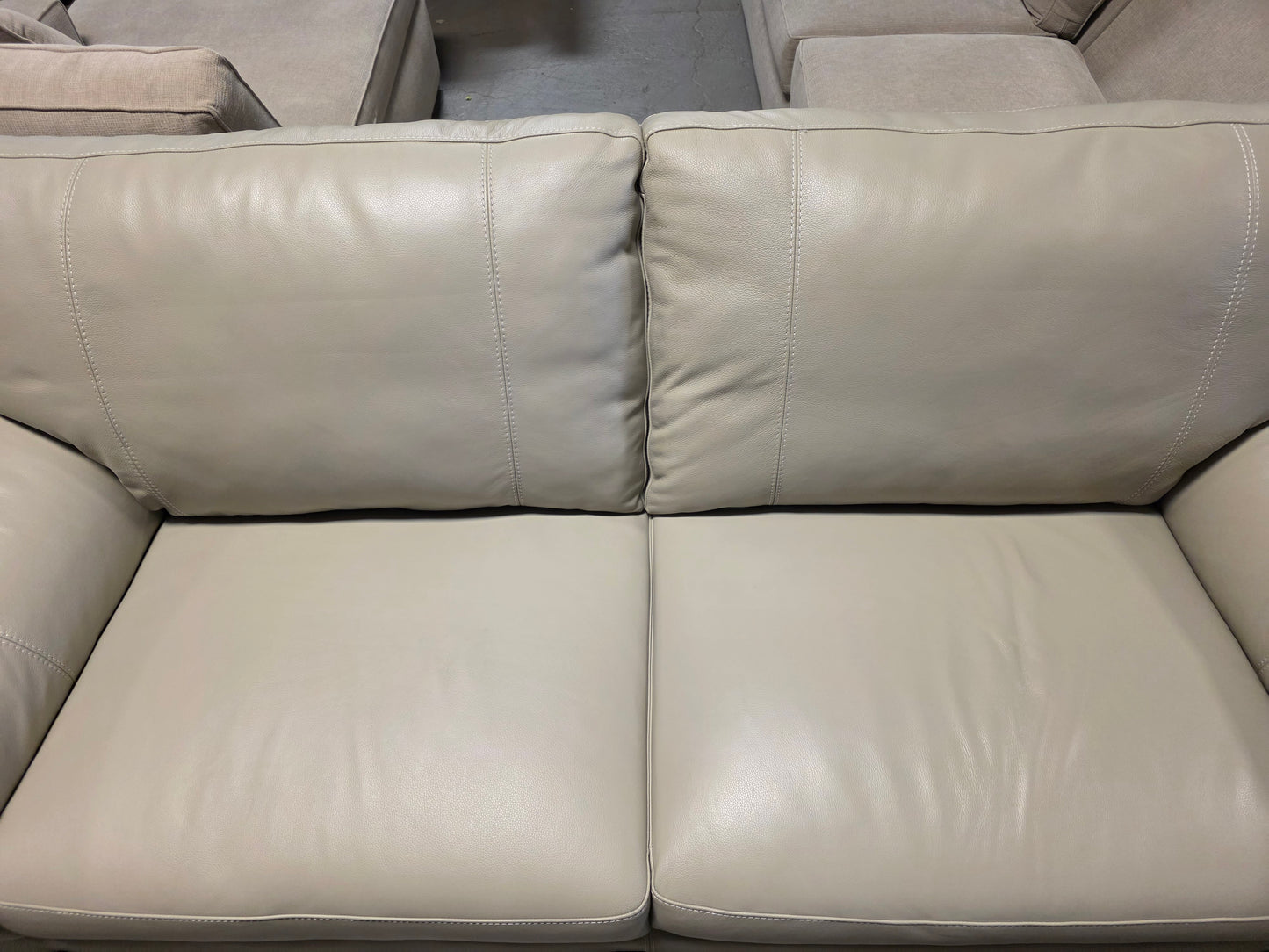 Cobbie Leather 89" Sofa (Feather Grey)