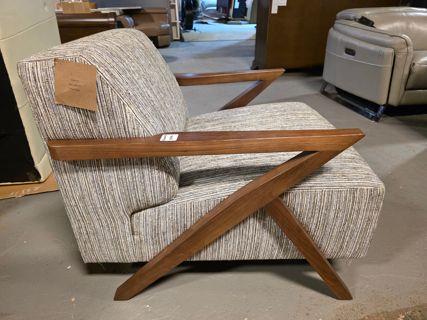 Barlien Fabric Accent Chair (Cocoa)