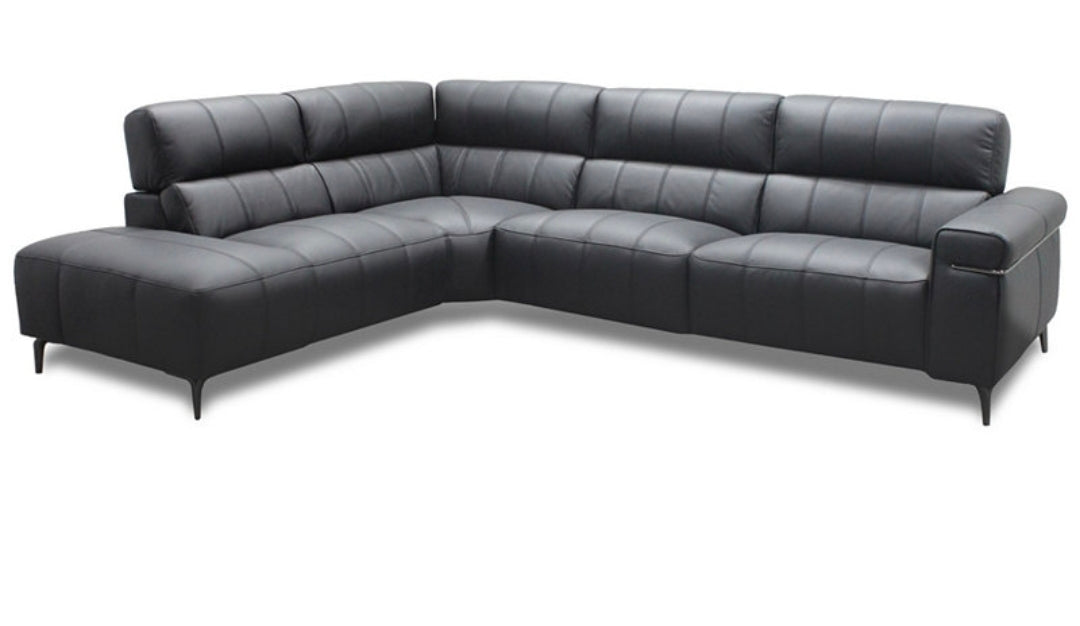Wyndill 2-Pc. Leather Sectional with 2 Power Recliners (Black)