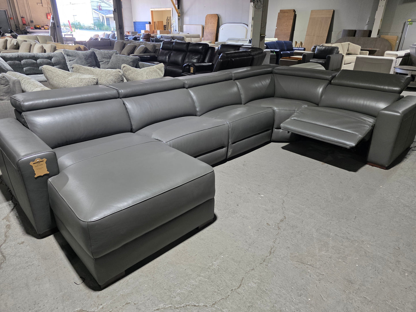 Nevio 5-pc Leather Sectional, 3 Power Recliners (Smoke Grey)
